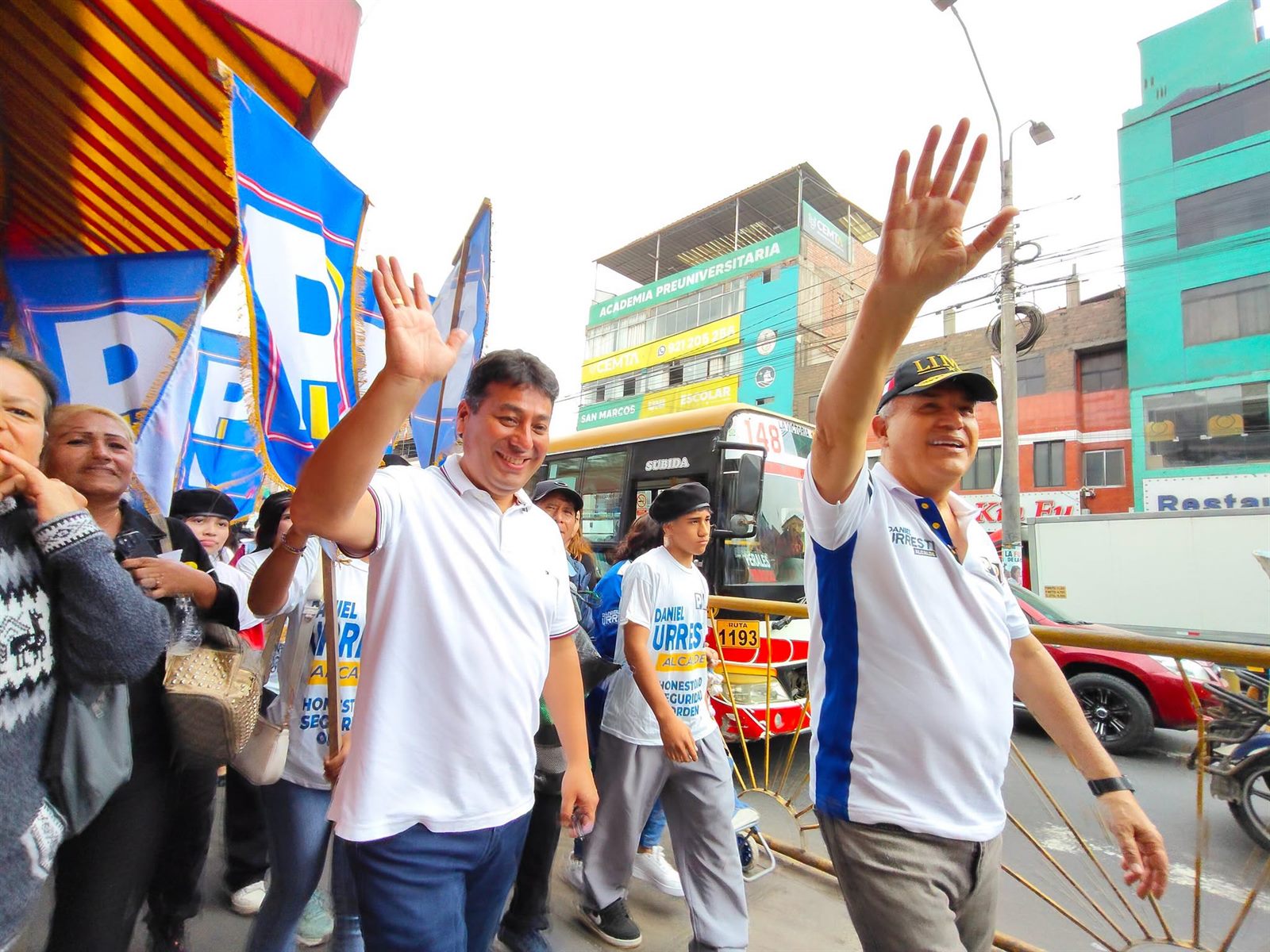 Richard Soria durante una caminata por las calles de El Agustino